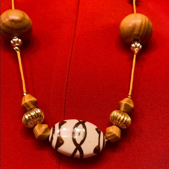 Round wood bead necklace - Picture 2 of 3